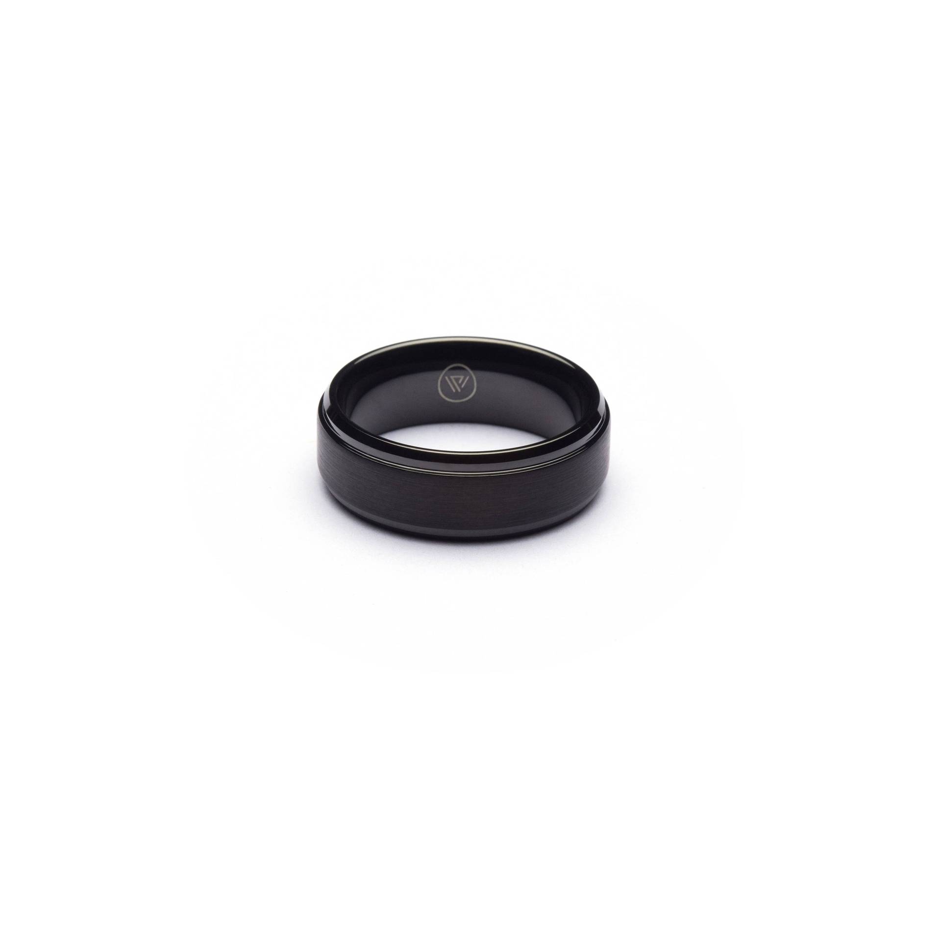 Peter Woulfe. 8mm "Glanz". Schwarze Hartmetall Ring Peter Woulfe. 8mm "Glanz". Schwarze Hartmetall Ring von PeterWoulfeCo