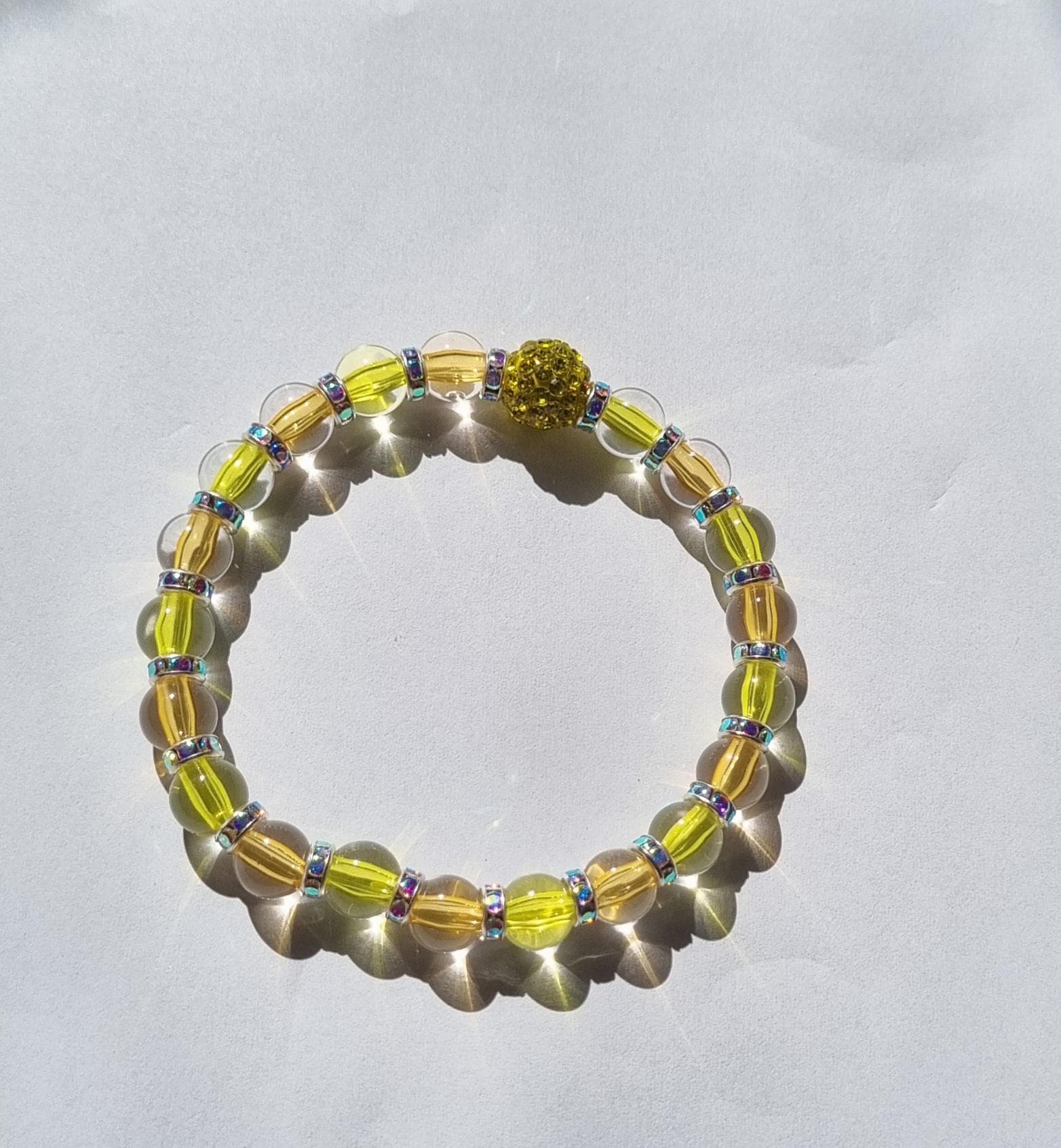 Handgemachtes Perlenarmband. Yellow Citronella. Gelbe Perlen Und Strassperlen. Durchsichtig Glitzernd. Sparkling. Freshness. Happiness Handgemachtes Perlenarmband. Yellow Citronella. Gelbe Perlen Und Strassperlen. Durchsichtig Glitzernd. Sparkling. Freshness. Happiness von PetersWerk