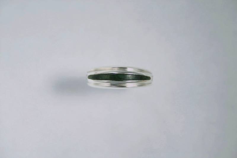 V-Ring, Massiv Sterling Silber 925 Und Jade von Petertrobertson
