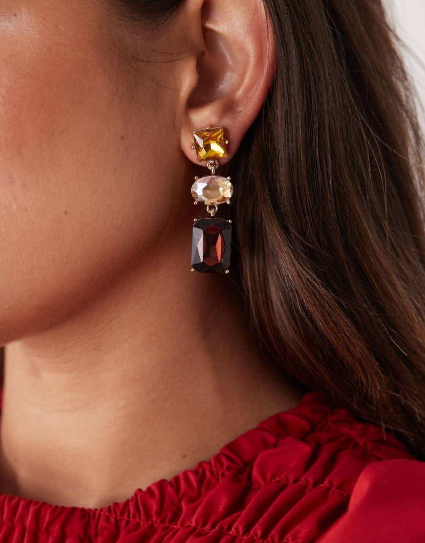 Petit Moments - Allie - Statement-Ohrhänger mit bernsteinfarbenem und burgunderrotem Schmuckstein-Bunt Petit Moments - Allie - Statement-Ohrhänger mit bernsteinfarbenem und burgunderrotem Schmuckstein-Bunt von Petit Moments