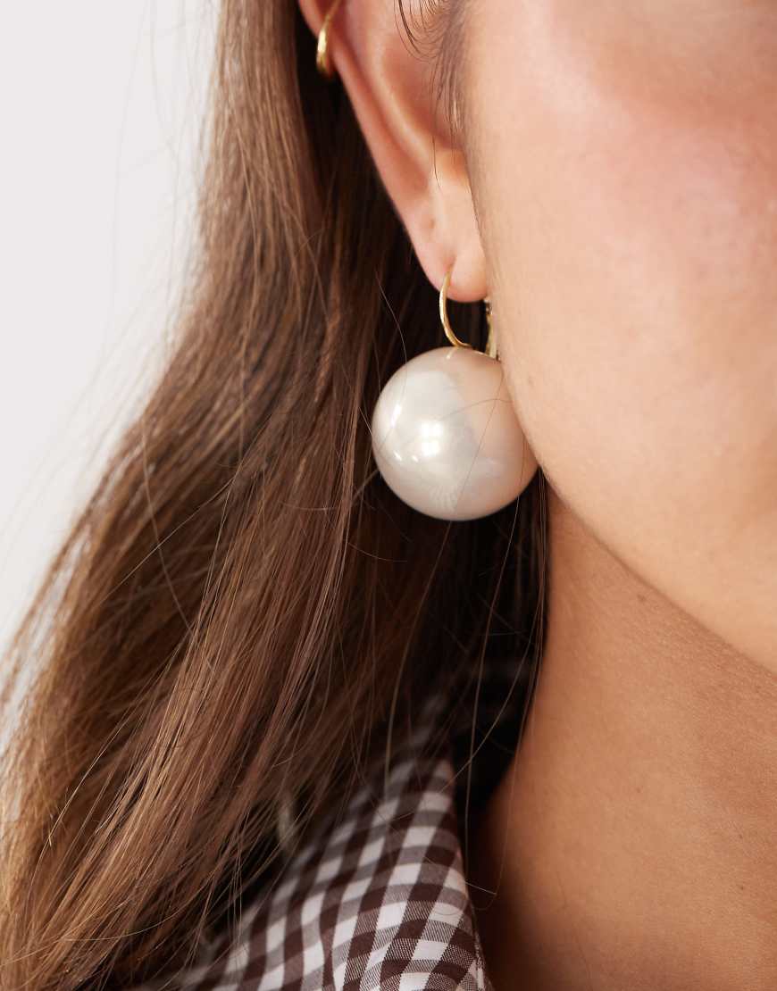 Petit Moments - Kit - Markante Ohrhänger in Goldoptik mit Perlen-Weiß von Petit Moments