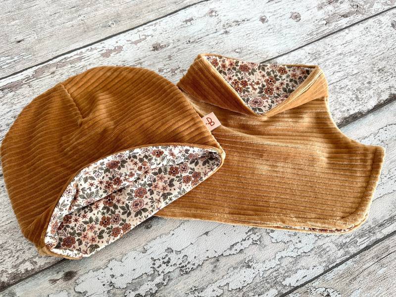 Floral Beanie Mütze Und Loop Schal Für Kinder, Karamell Geblümten Baby von PetitBabu