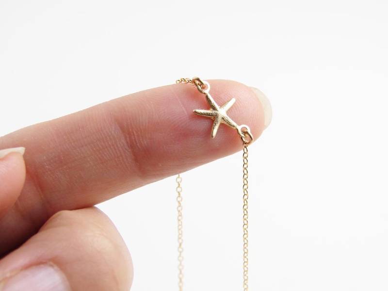 14K Gf Teeny Winziger Seestern Fußkettchen ~ Maritimer Schmuck Brautjungfer Geschenk Hochzeit Am Strand Einfacher Moderner By Petitblue von PetitBlue