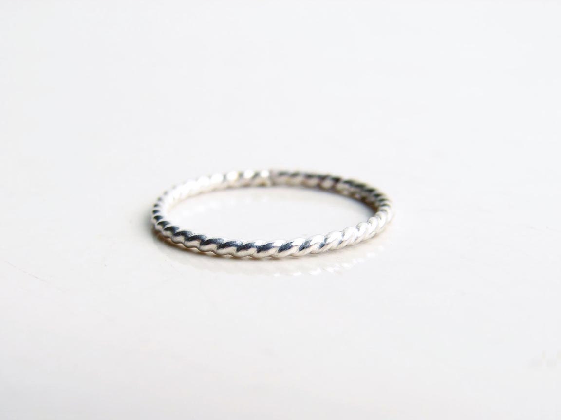Dünner Drehring Aus 925Er Silber. 925 Sterling Silber Ring. Auf Bestellung. Einfacher Moderner Alltags Schmuck von PetitBlue