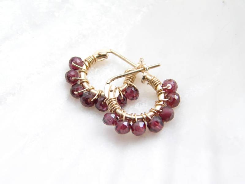 Granat Ohrringe ~ Januar Geburtstag Gold Fill Echte Steine Draht Gewickelt Creolen von PetitBlue