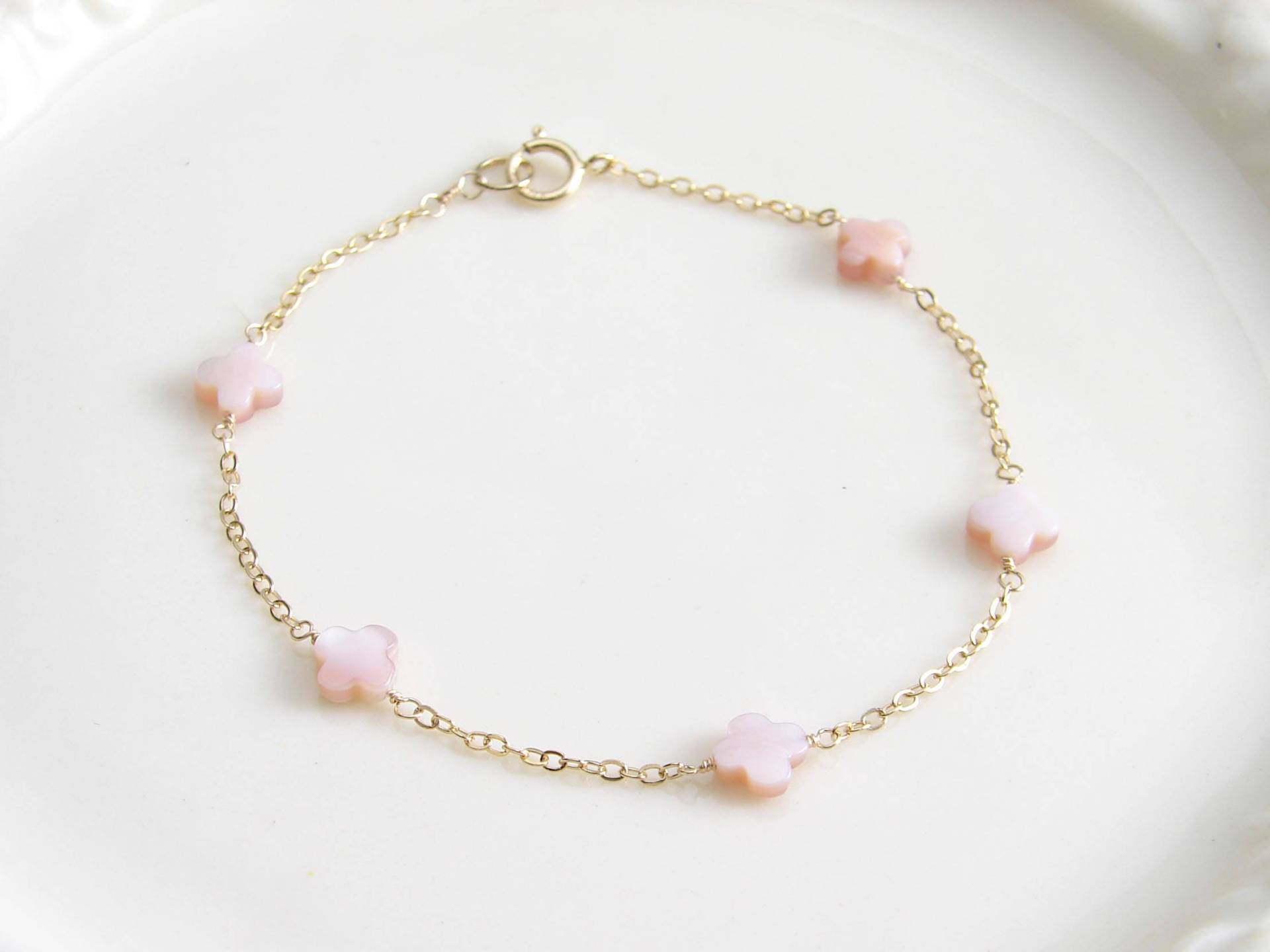 Kleiner Klee Armband ~ Perlmutt Blumenmädchen Brautjungfer Geschenk von PetitBlue