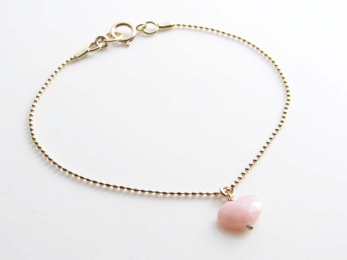 Pink Opal Armband ~ Herz Zierliches Kugelketten Brautjungfer Geschenk Blumenmädchen Geschenkschichtarmband von PetitBlue