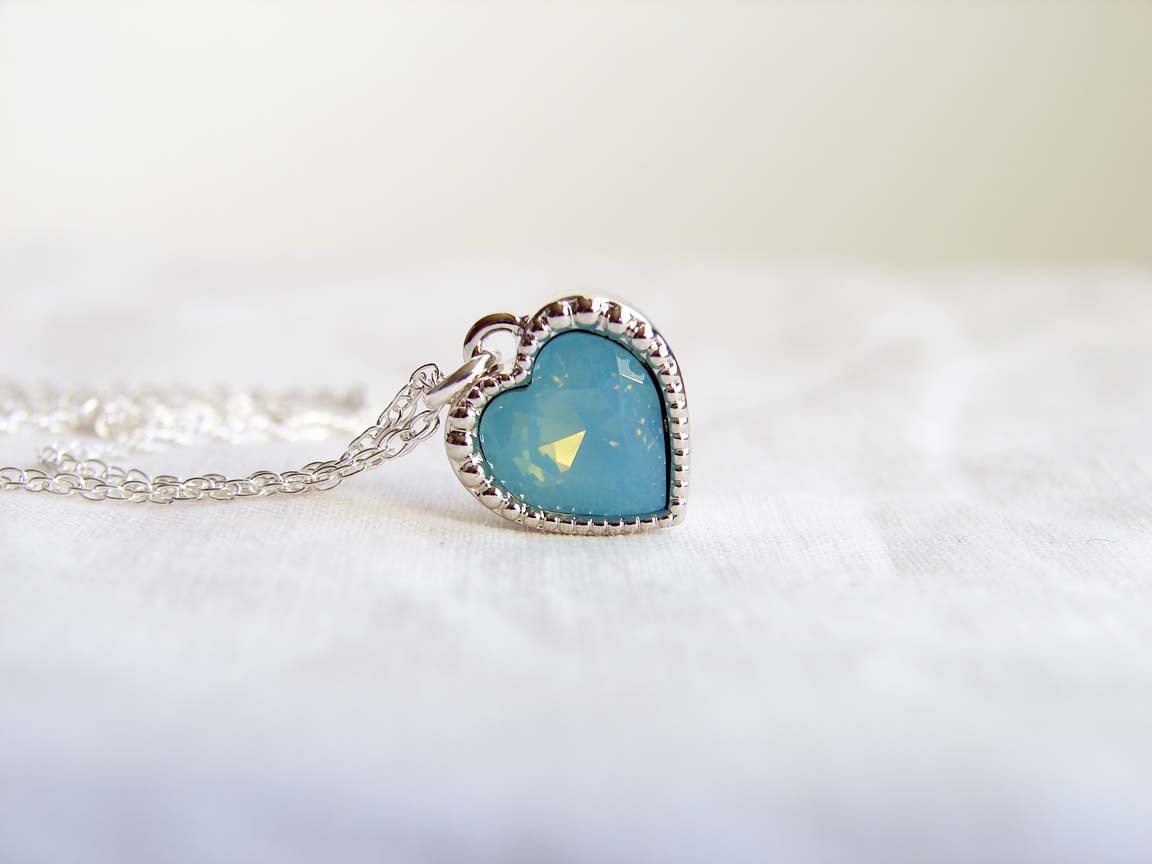 Swarovski Pazifik Opal Blaues Herz Halskette ~ Anhänger Brautjungfer Geschenk Schlichter Moderner Schmuck von PetitBlue
