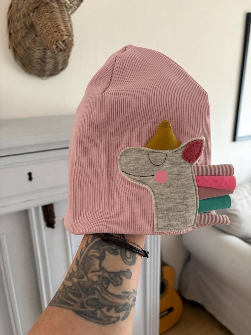Mütze Mit Einhorn Applikation - Beanie Kinder Handarbeit Geschenk Für Mädchen Fanartikel Einhornfans von PetitNain