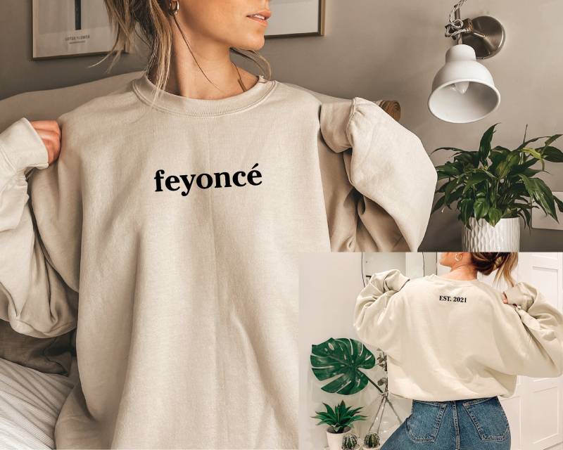 Feyonce Sweatshirt Wifey Crewneck Mrs. Est. 2022 von PetitRueDesigns