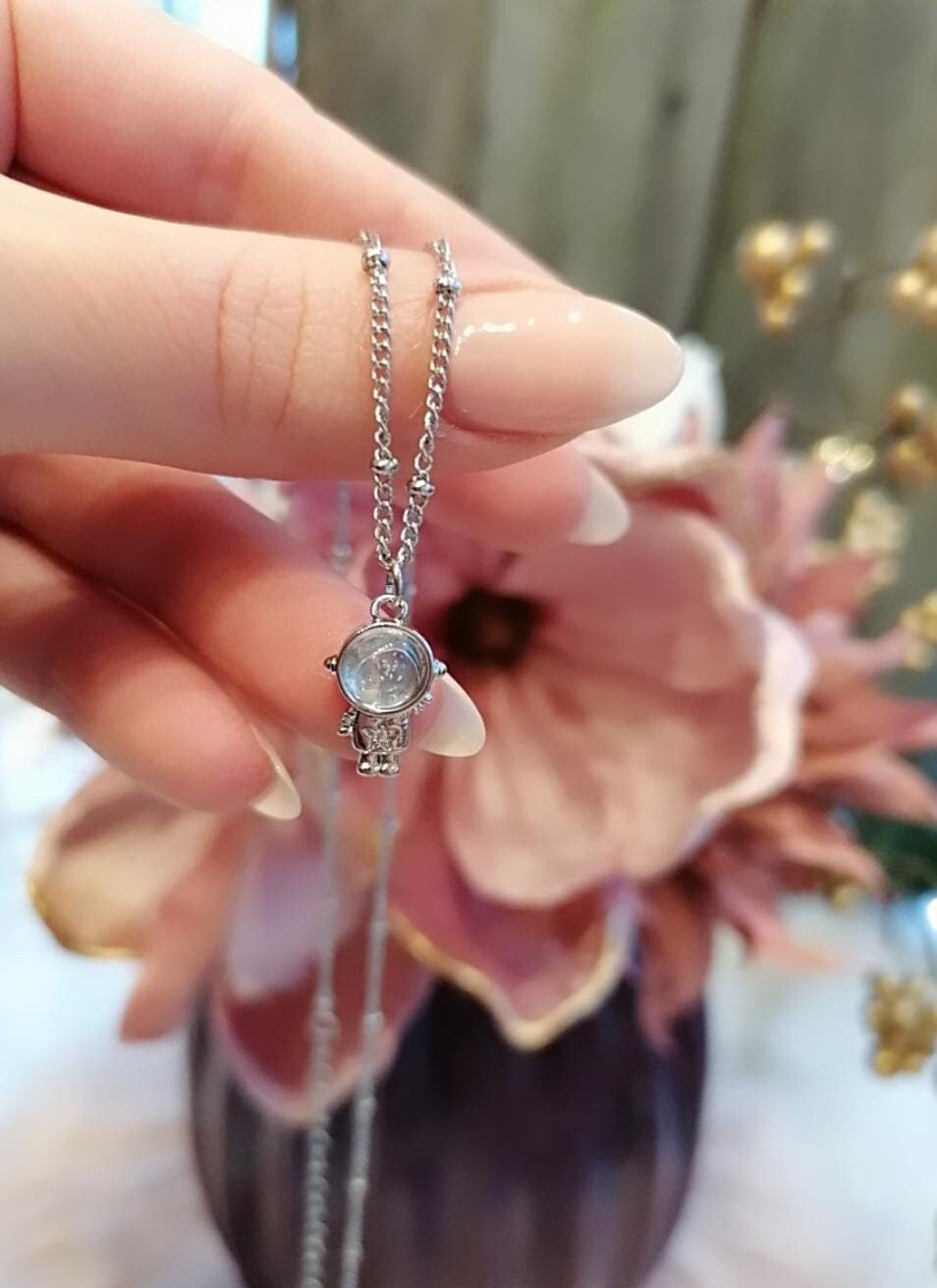 Astronaut Anhänger Halskette in Silber Aus Edelstahl Astronaut Anhänger Halskette in Silber Aus Edelstahl von PetiteBeauteshop