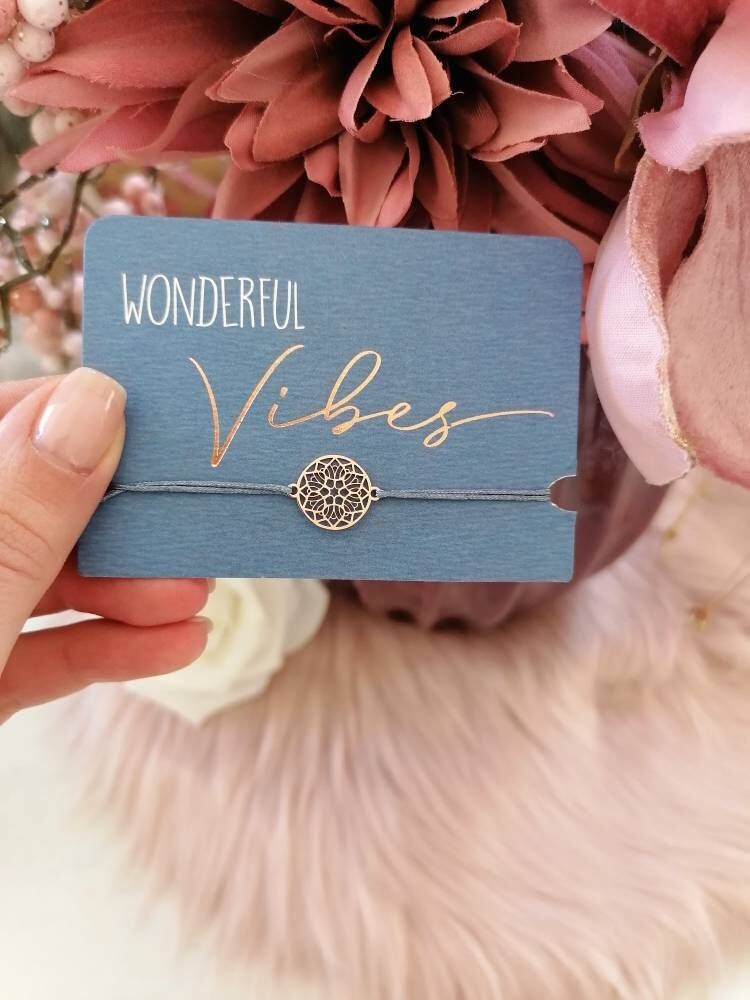 Mandala Der Freude Armband Rosegold Aus Edelstahl Mit Grauem Baumwollband Und Makramee Knoten Verschluss Mandala Der Freude Armband Rosegold Aus Edelstahl Mit Grauem Baumwollband Und Makramee Knoten Verschluss von PetiteBeauteshop