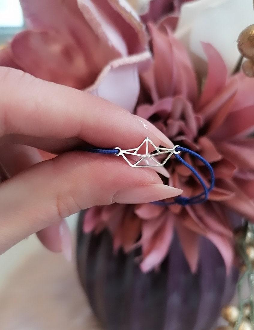 Origami Segelboot Armband Silber Aus Edelstahl Mit Einstellbaren Gummiband Origami Segelboot Armband Silber Aus Edelstahl Mit Einstellbaren Gummiband von PetiteBeauteshop