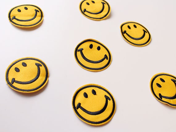 10 Stück; Kostenloser Versand in Den Usa; Smile Face Gestickte Applikation, Aufnäher Zum Aufbügeln Oder Aufnähen von PetiteCocoCrafts