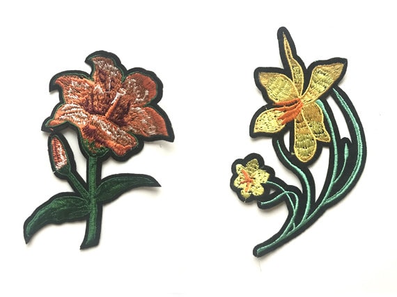 Hellrote Und Gelbe Blume Gestickte Applikation, Aufnäher Zum Aufbügeln Hellrote Und Gelbe Blume Gestickte Applikation, Aufnäher Zum Aufbügeln von PetiteCocoCrafts