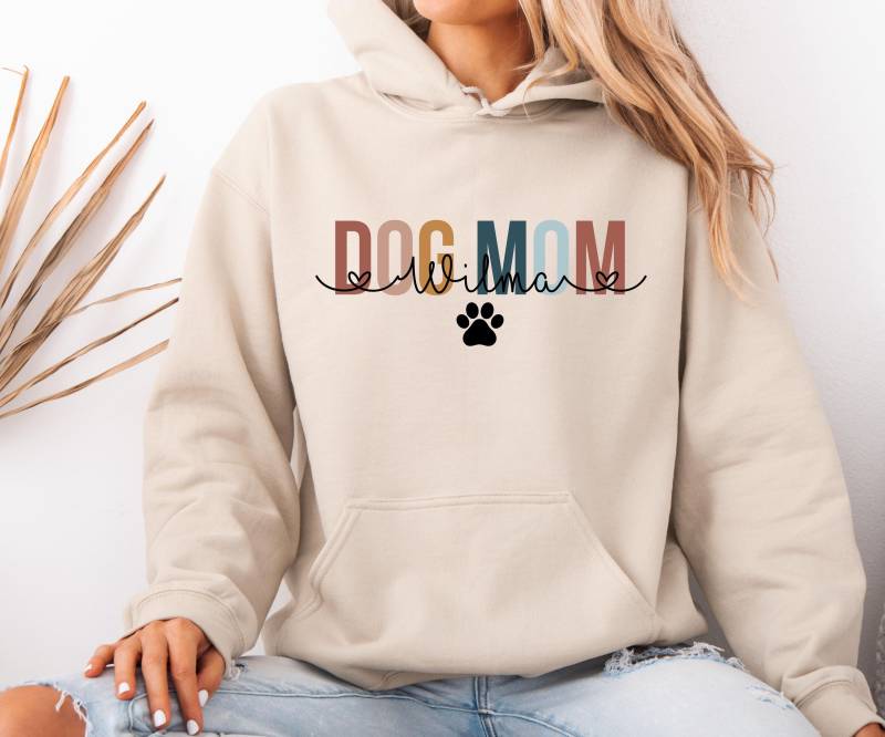 Dog Mom Hoodie Personalisiert, Sweatshirt Mit Hundename, Personalisiertes Geschenk Für Hundebesitzer, Haustiername, Hund von PetiteDesignAtelier
