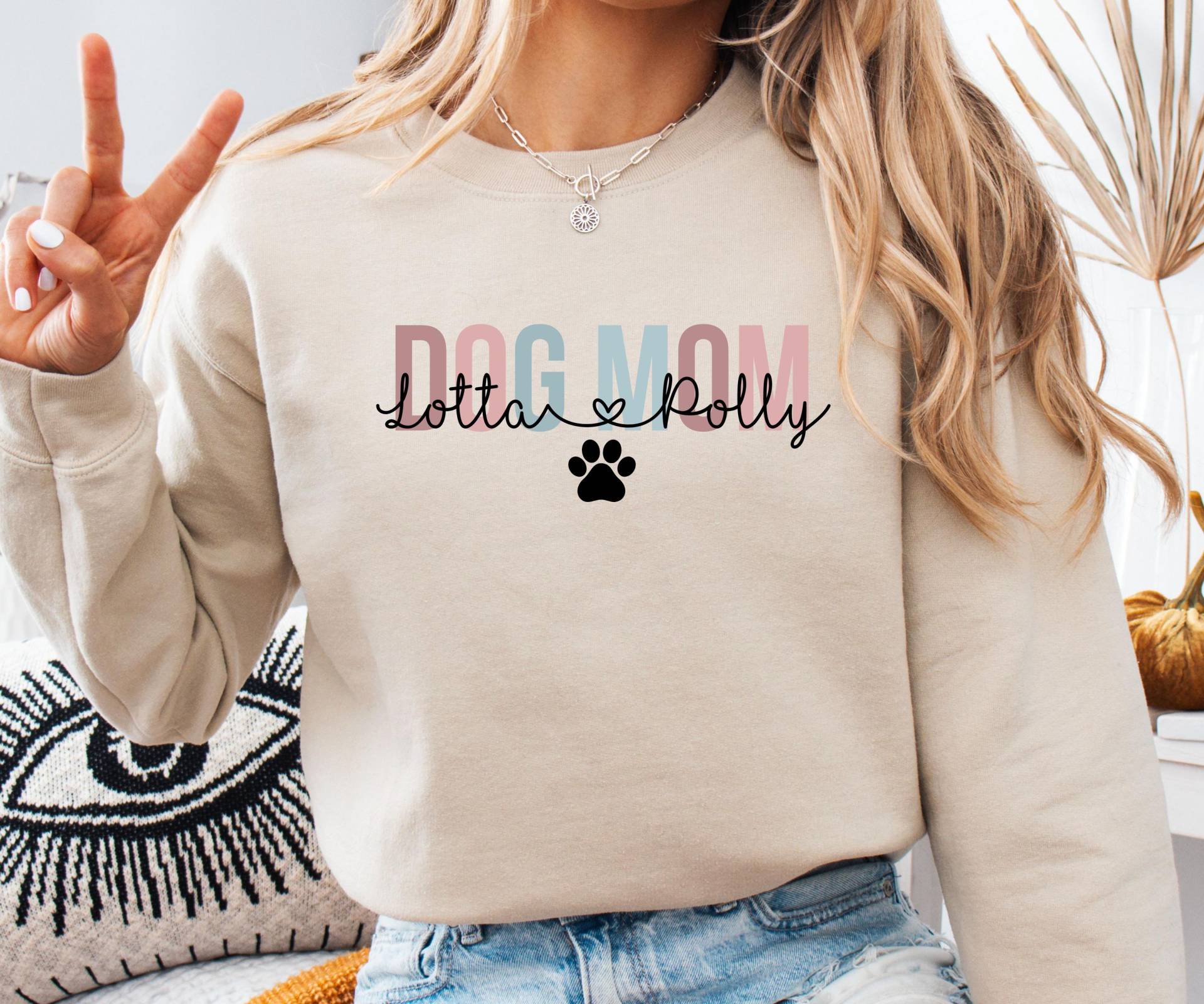 Dog Mom Sweatshirt Personalisiert, Mit Hundename, Personalisiertes Geschenk Für Hundebesitzer, Haustiername von PetiteDesignAtelier