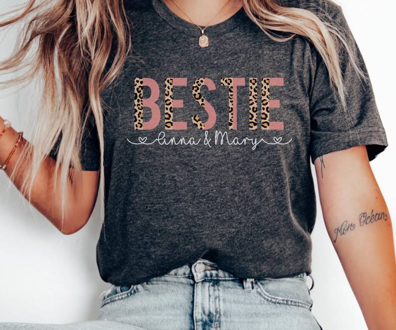 Personalisierte Bestie Shirt, Leopardenmuster Bester Freund Shirts, Personalisiertes Geschenk Für Die Beste Freundin, Benutzerdefinierte Name Bff von PetiteDesignAtelier