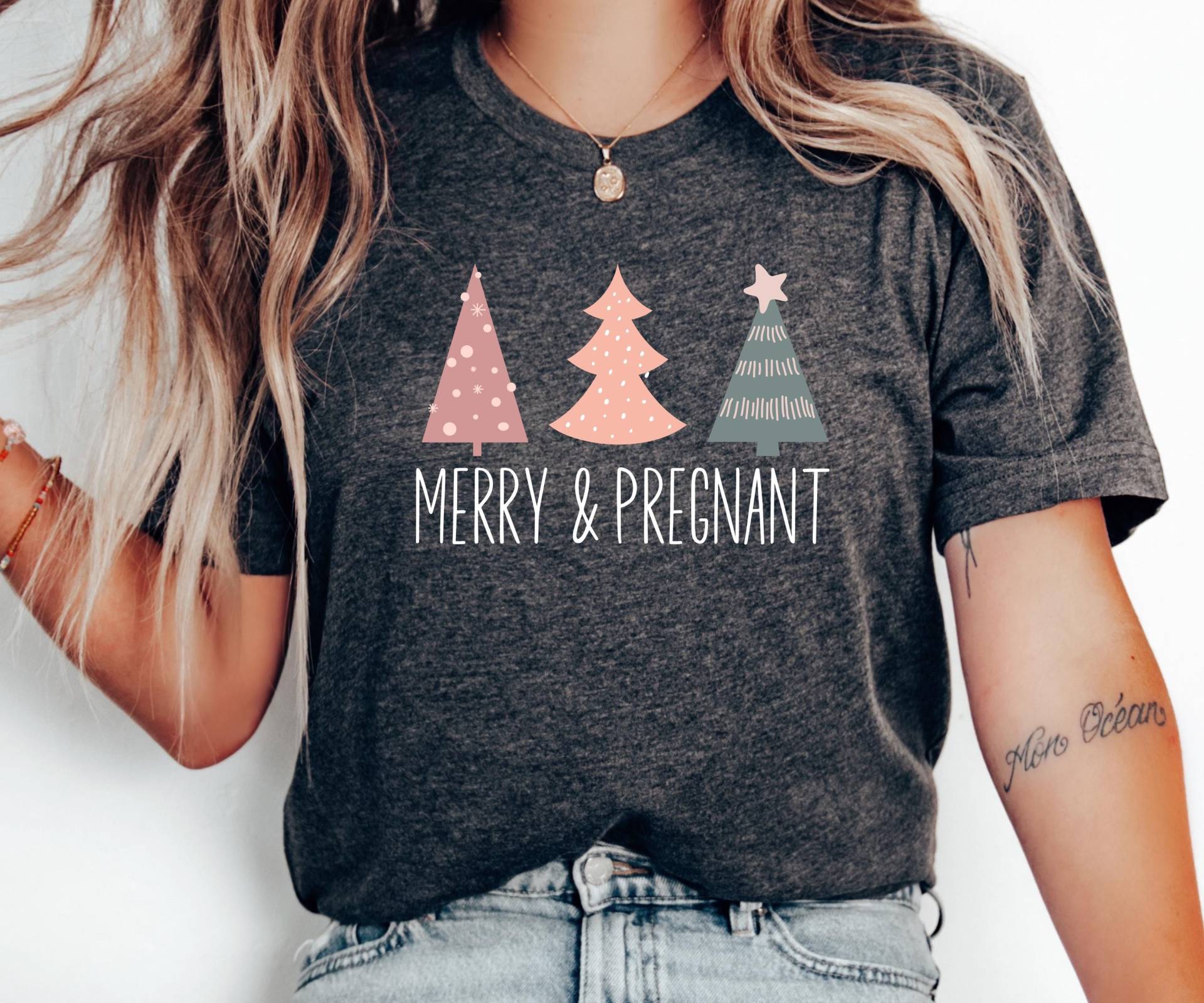 Weihnachten Schwangerschaftsverkündung Shirt, Tshirt, Santa Baby Schwangerschaft Reveal Shirt von PetiteDesignAtelier