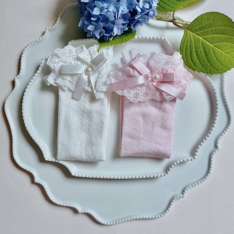 Pearl Lace Kniestrümpfe von PetitejuLiaBoutique