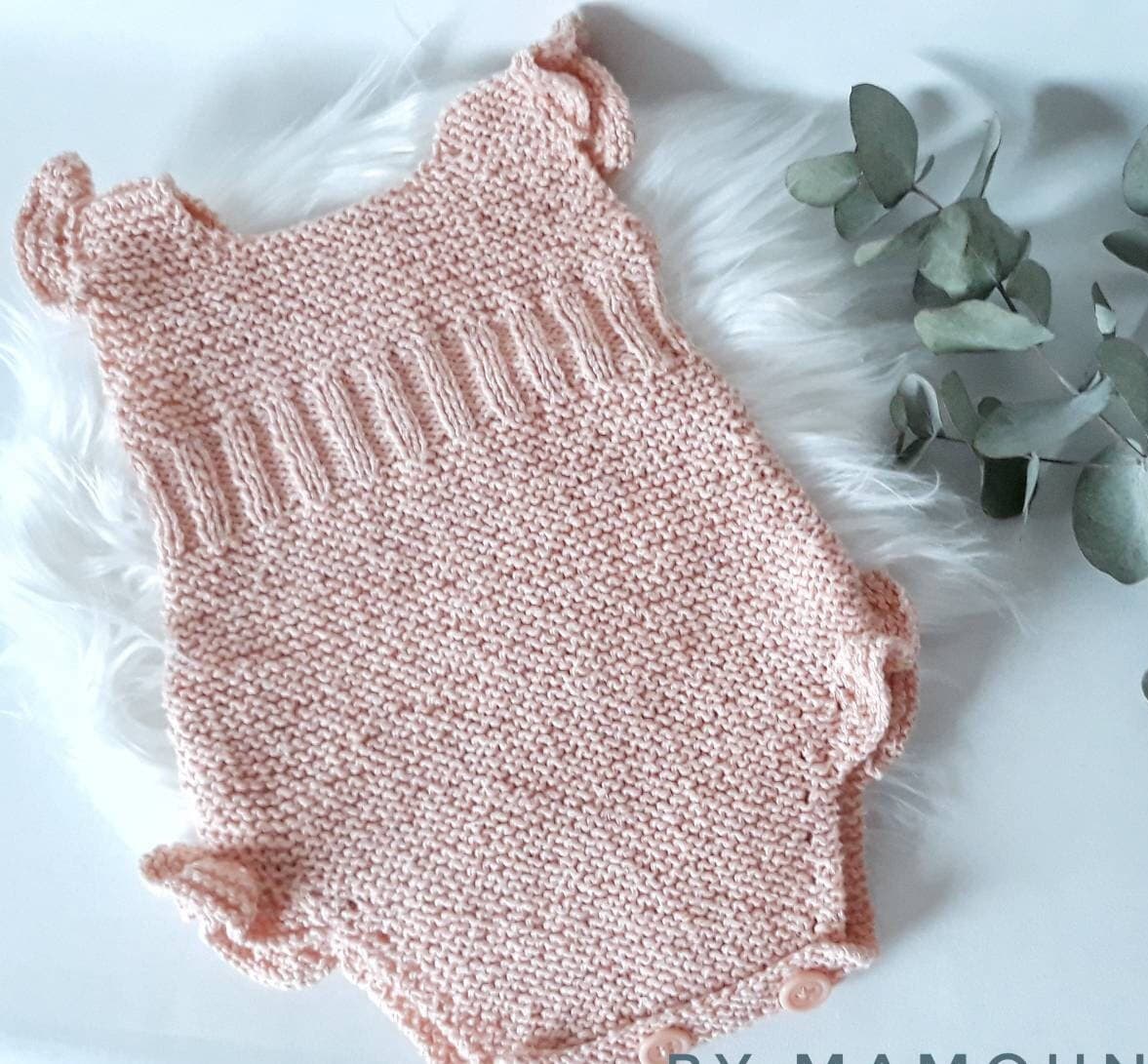 Babystrampler, Retro-Vintage, Größe 0, 3 Monate, Handgestrickt Aus 100 % Rosa Baumwollgarn, Kleine Rüschen von PetitesMaillesDeMoon
