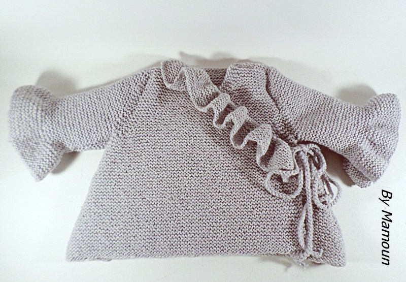 Weste Verborgenes Herz Baby | 6-9 Monate Gestrickt Hand Und Seine Hübsche Rüschen Grau Pearl von PetitesMaillesDeMoon