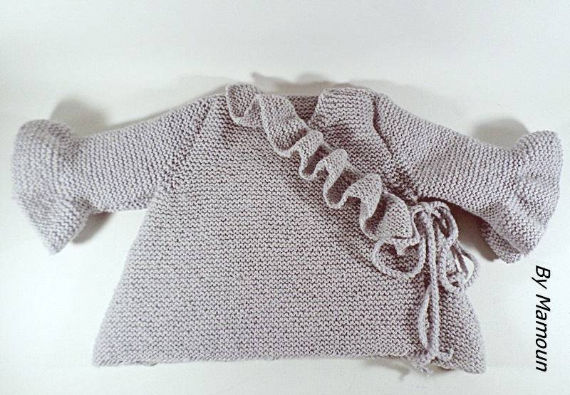 Weste Verborgenes Herz Baby | 6-9 Monate Gestrickt Hand Und Seine Hübsche Rüschen Grau Pearl von PetitesMaillesDeMoon