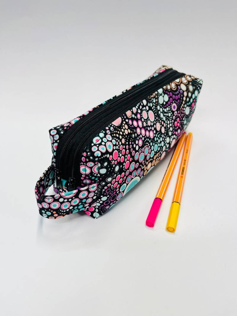 Mäppchen Zwei Fächern Bunte Punkte Schwarz von Petona