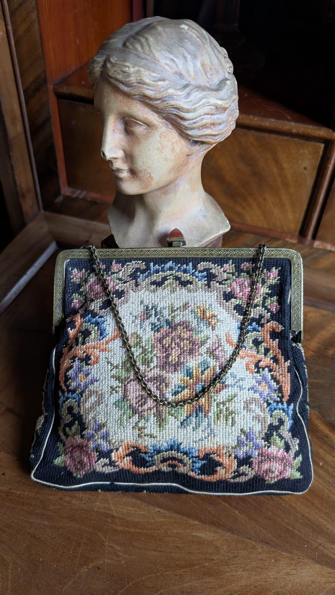 Vintage Sehr Schöne Kleine Abendtasche, Feine Gobelin-stickerei , Blumenmuster Vintage Sehr Schöne Kleine Abendtasche, Feine Gobelin-stickerei , Blumenmuster von PetraAllesMeins