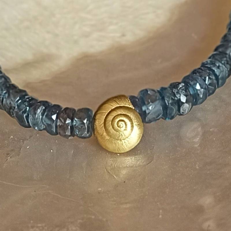 Echte Steinkette Disthen Mit Mittelteil Schnecke Massiv Gold von PetraBitschINYU