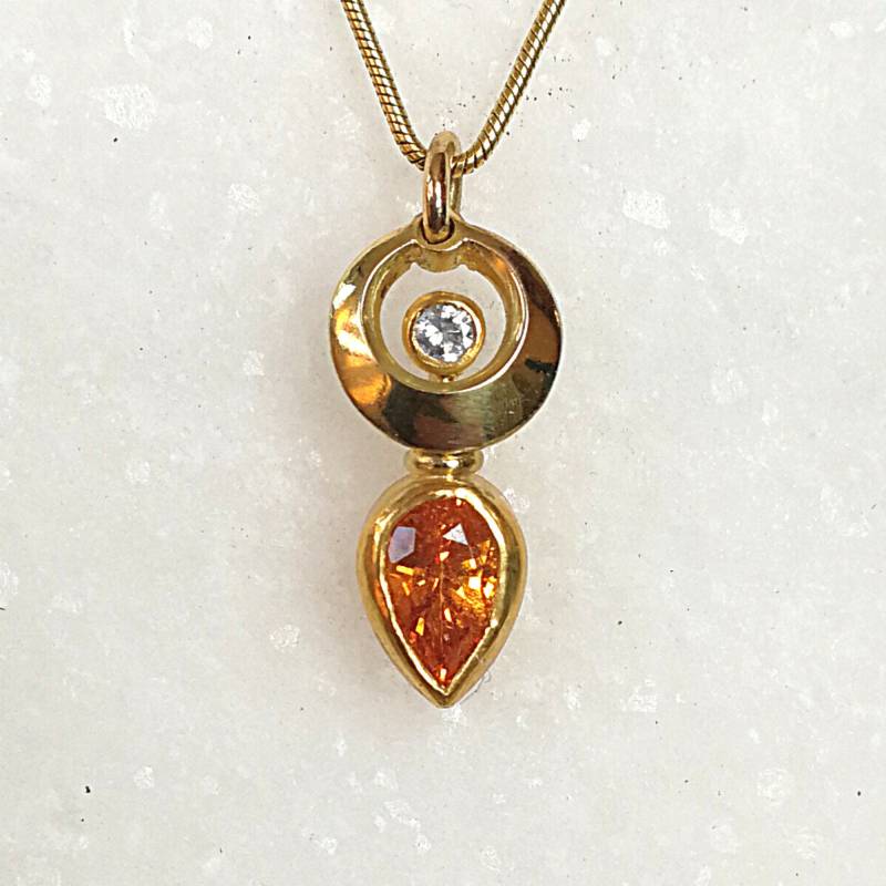 Göttinnen Schmuck Anhänger Gold Göttin Der Gemeinschaft Und Hilfsbereitschaft von PetraBitschINYU