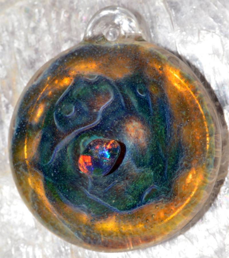 Glasanhänger Ummantelter Schwarzer Opal Irrid Über Grün A. Lila Wabenwurzeln - Handgeblüht von PetrichorArts