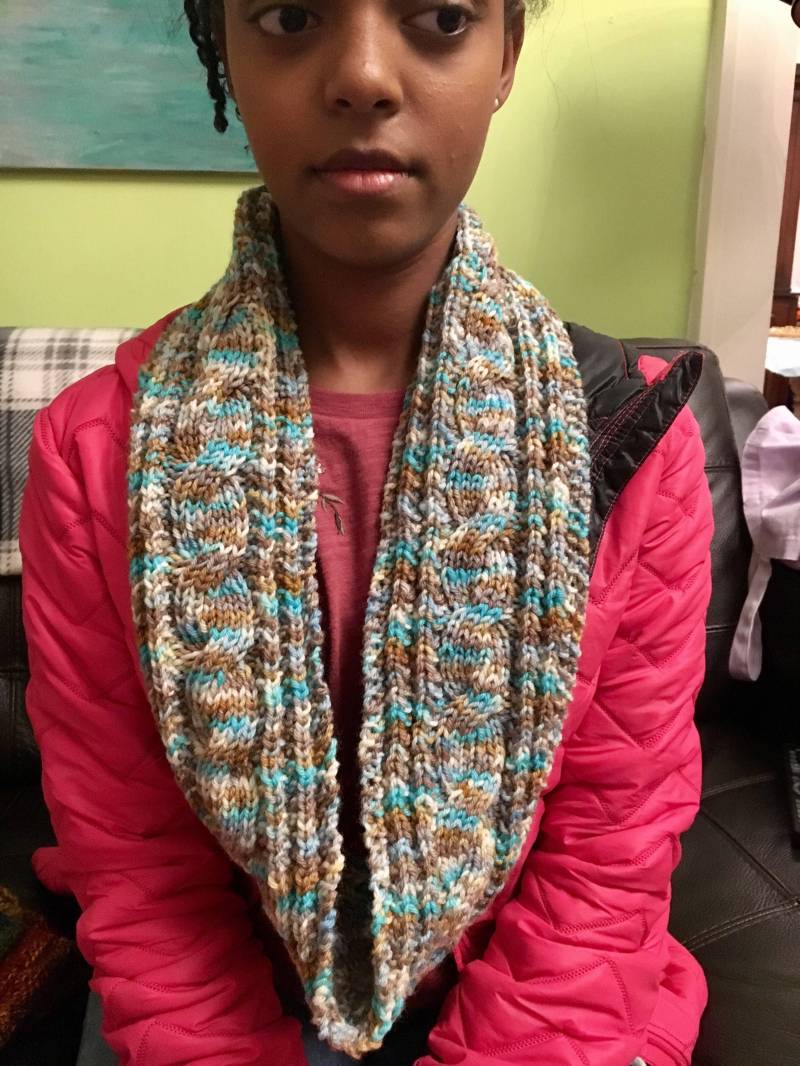 Kabel Stricken Unendlichkeit Schal in Einer Weichen Hand Gefärbt Eisern Wolle Wunderschönen Strand Schattierungen von PetrocyStudios