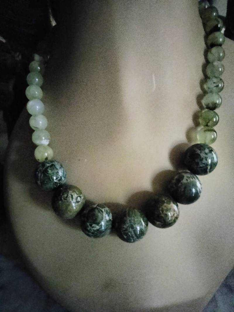 Aligator Jaspis Und Phrenit Natürliche Polierte Perlen Halskette Mit Ohrringen von PetronellaGDesigns