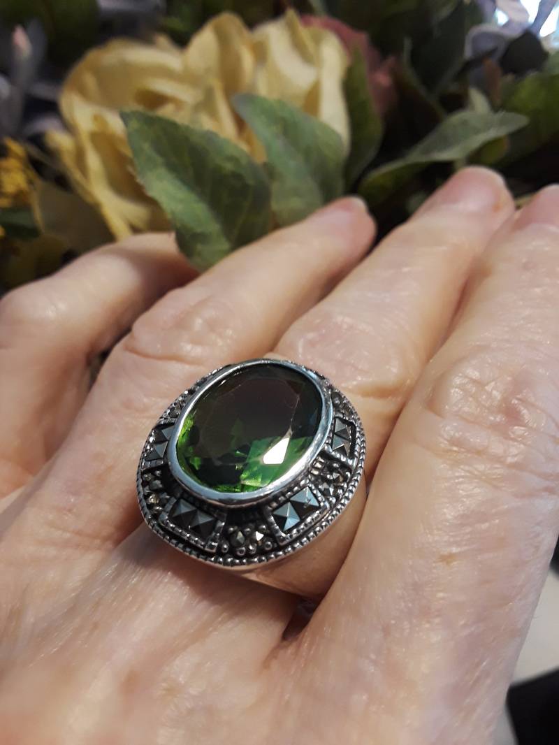 Peridot Sterling Silber Ring, Größe 9 von PetronellaGDesigns