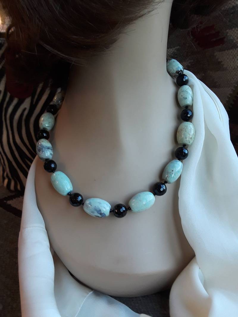Schwarzer Onyx Und Türkiser Jaspis Rocken Ein Strang Halskette von PetronellaGDesigns