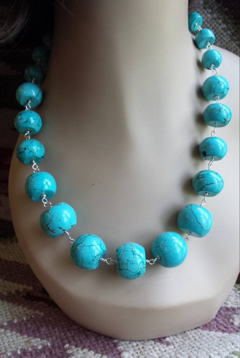 Türkis Howlith Große Einstrangige Perlenkette von PetronellaGDesigns