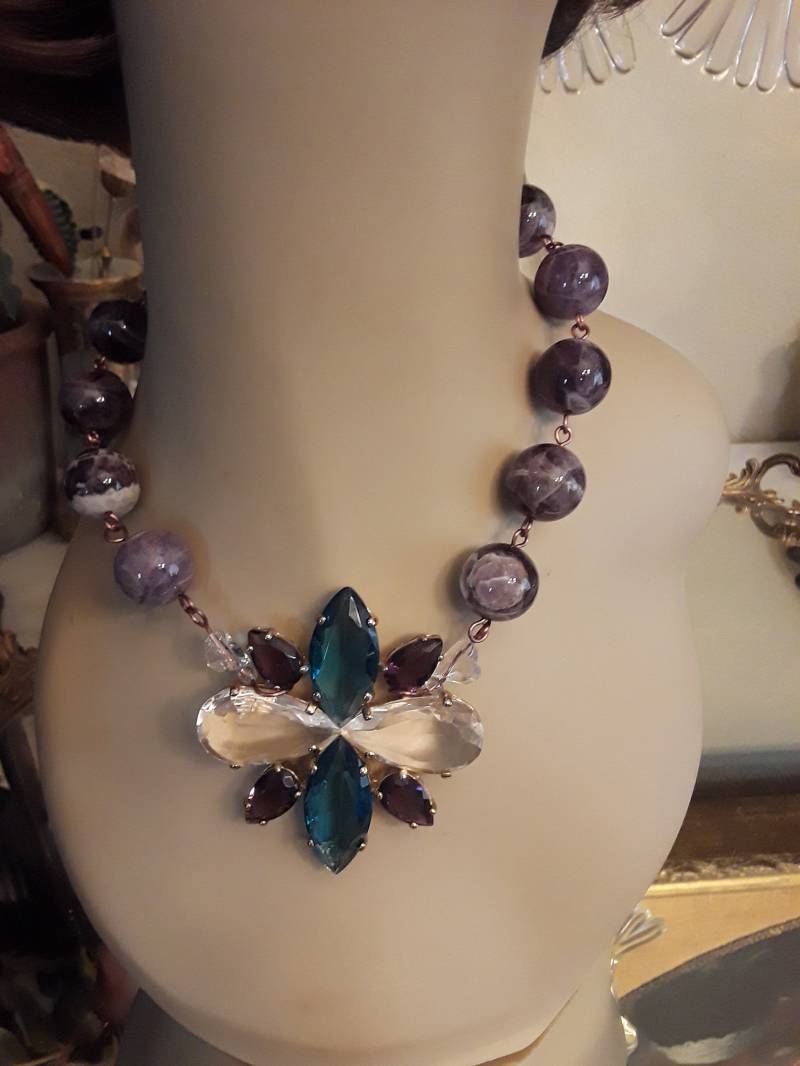 Wunderschöne Amethyst Kette Mit Multicolor Glasstein Tropfen von PetronellaGDesigns
