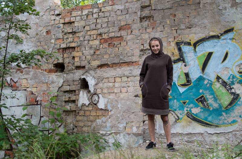 Braunes Baumwoll Hoodie Kleid Lässiges Mittellanges Top von PeuShop