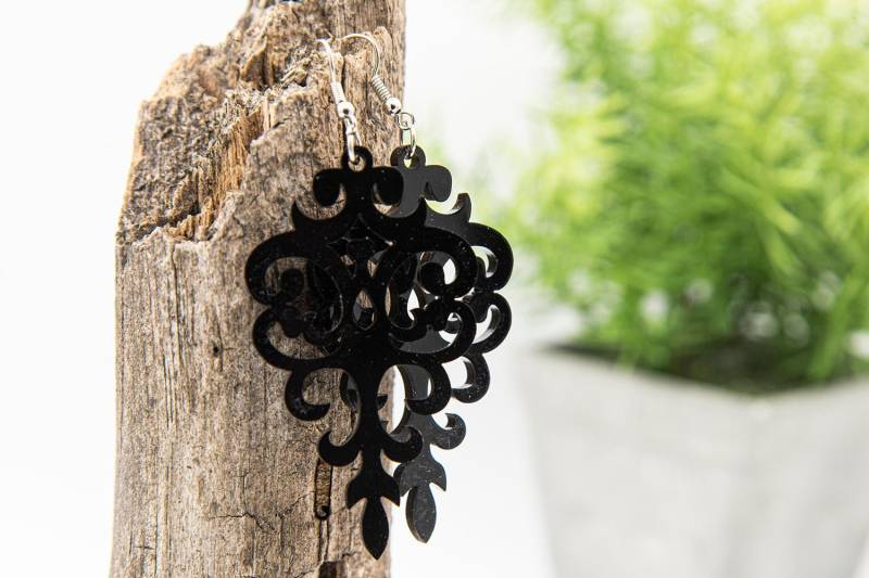 Schwarze Acryl-Ohrringe Schwarze Acryl-Ohrringe von PewPewLasercraft
