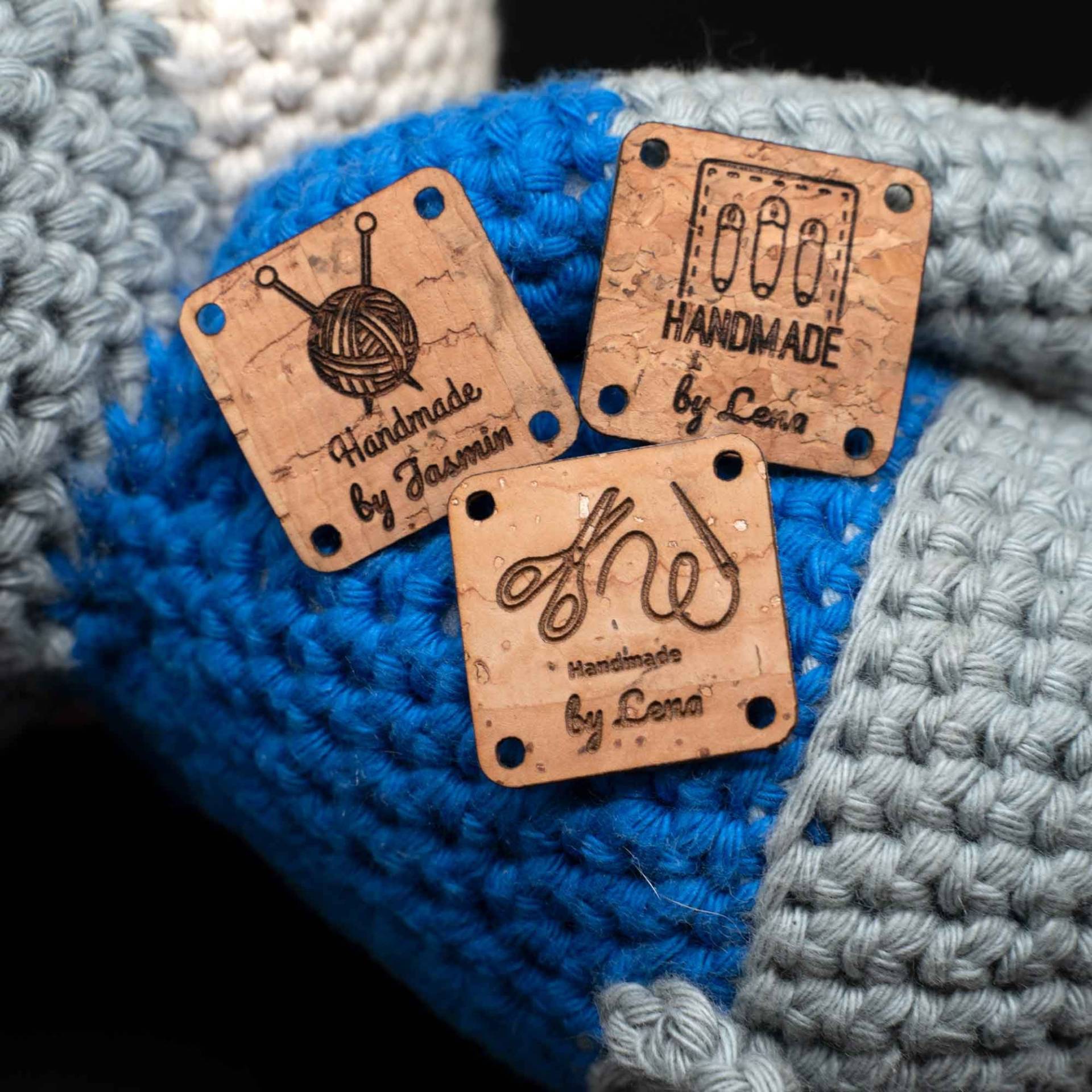 25 Stück Personalisierbare Kork Label Für Eure Handarbeitswerke/in Wählbaren Designs Oder Euer Eigenes Design von Pfalzlaser