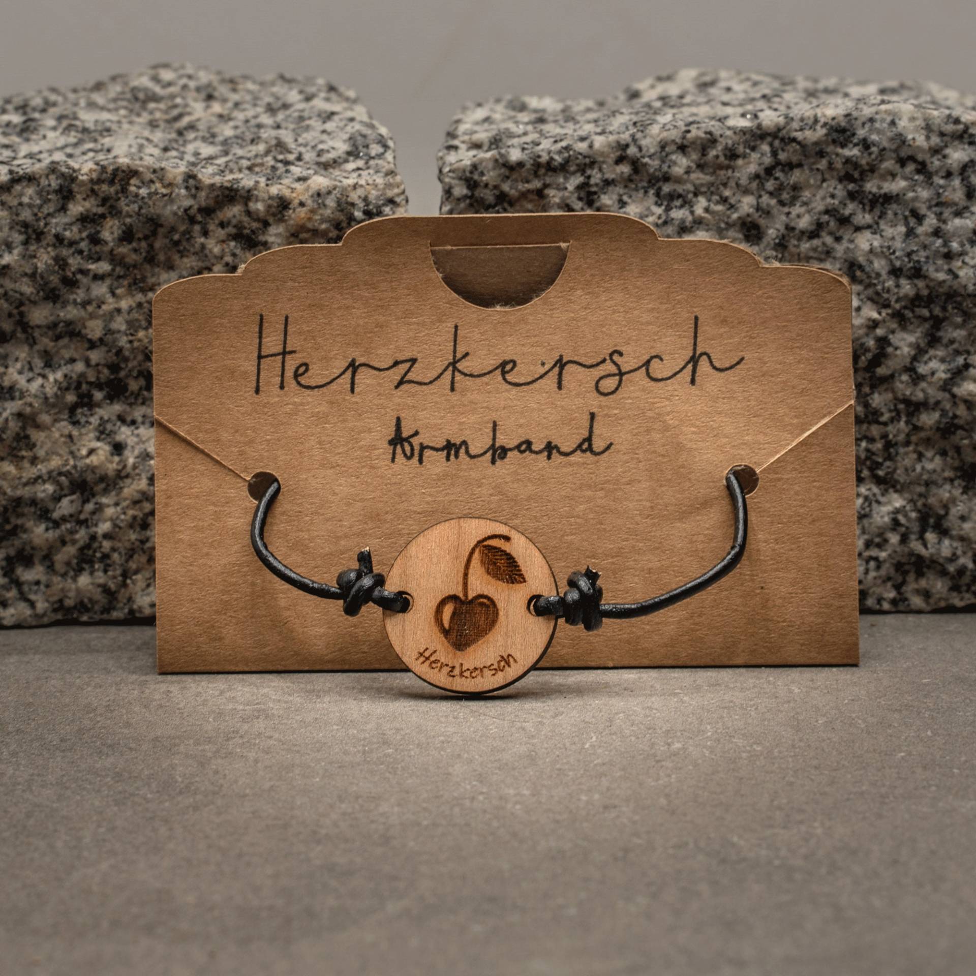 Lederarmband Mit Echtholz Kirsche "Herzkersch" Anhänger Für Euch Oder Eure Liebste von Pfalzlaser
