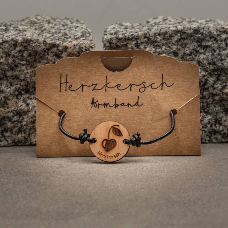 Lederarmband Mit Echtholz Kirsche "Herzkersch" Anhänger Für Euch Oder Eure Liebste von Pfalzlaser