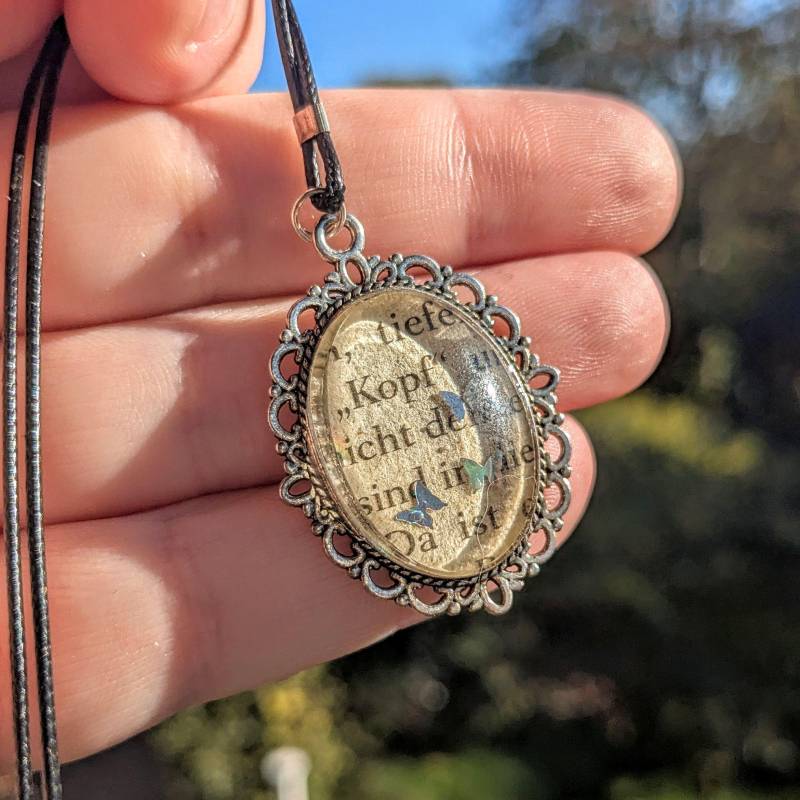 Kette Buchschnipsel von Pfauenwald