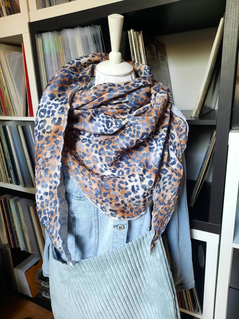 Musselintuch Leo/Musselin Dreiecktuch Für Damen Mit Leomuster von PfrolleinAnja