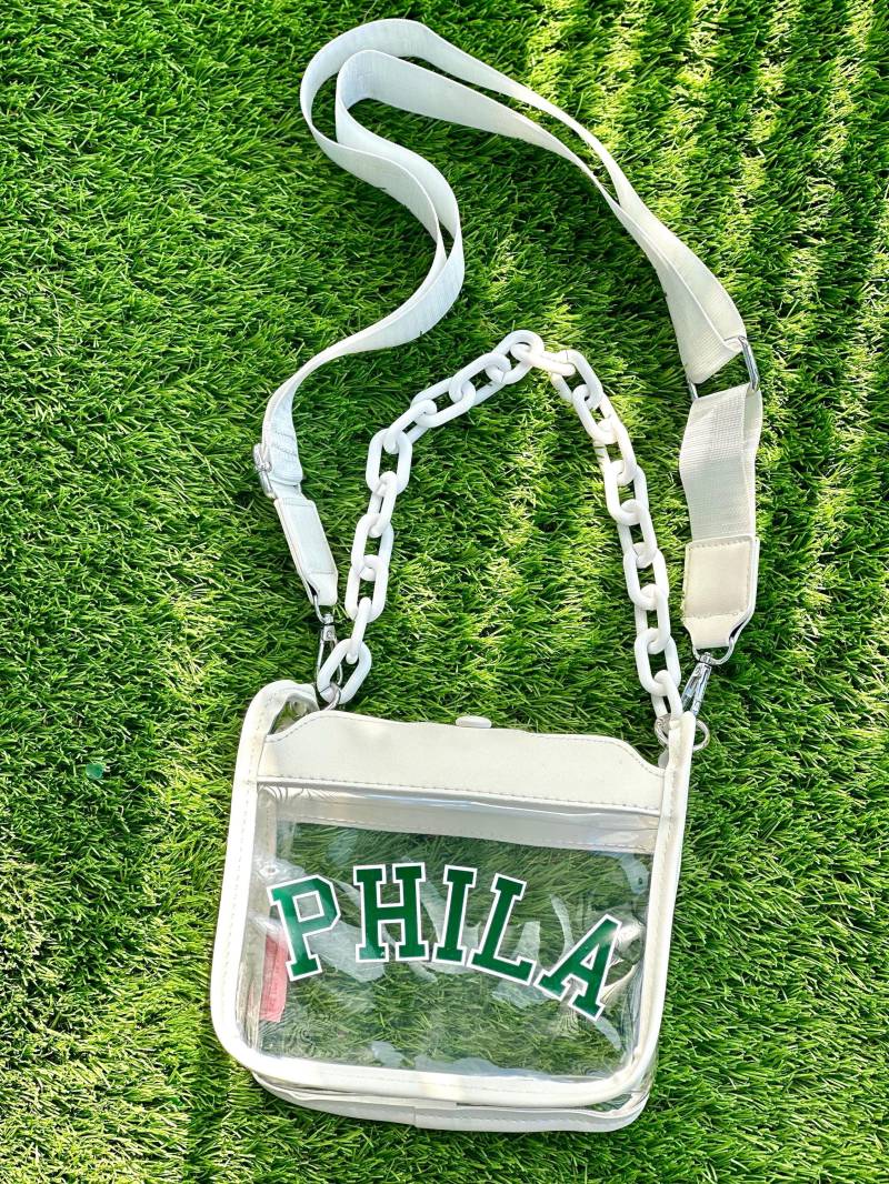 Phila Klare Umhängetasche - Stadion Approved | Weißer Kettengurt + Verstellbare Crossbody Game Day Geldbörse Phila Klare Umhängetasche - Stadion Approved | Weißer Kettengurt + Verstellbare Crossbody Game Day Geldbörse von Phannies