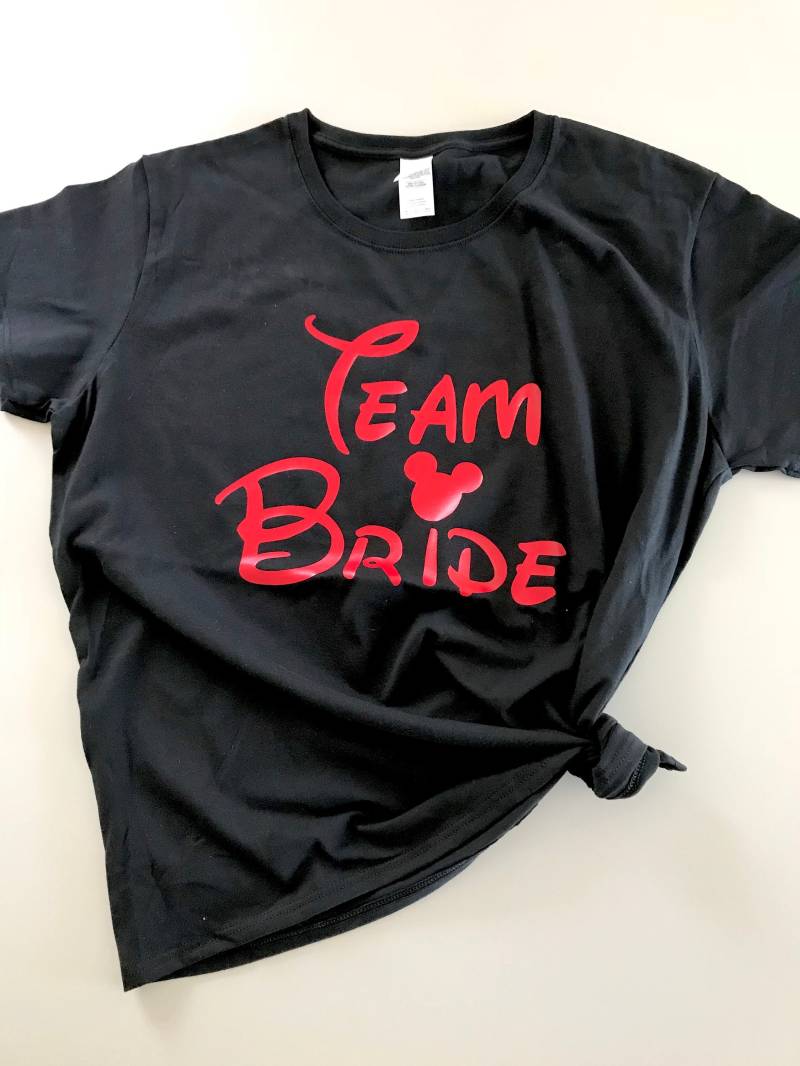 Minnie Team Bride Shirt, Brautjungfern Junggesellinnen, Hochzeitsfeier, Braut, Urlaub, Nerdy, Maus von PhaseApparelCompany