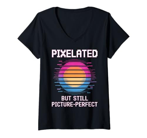 Damen Pixeliert, Aber Immer noch perfekt T-Shirt mit V-Ausschnitt von Pheezneek