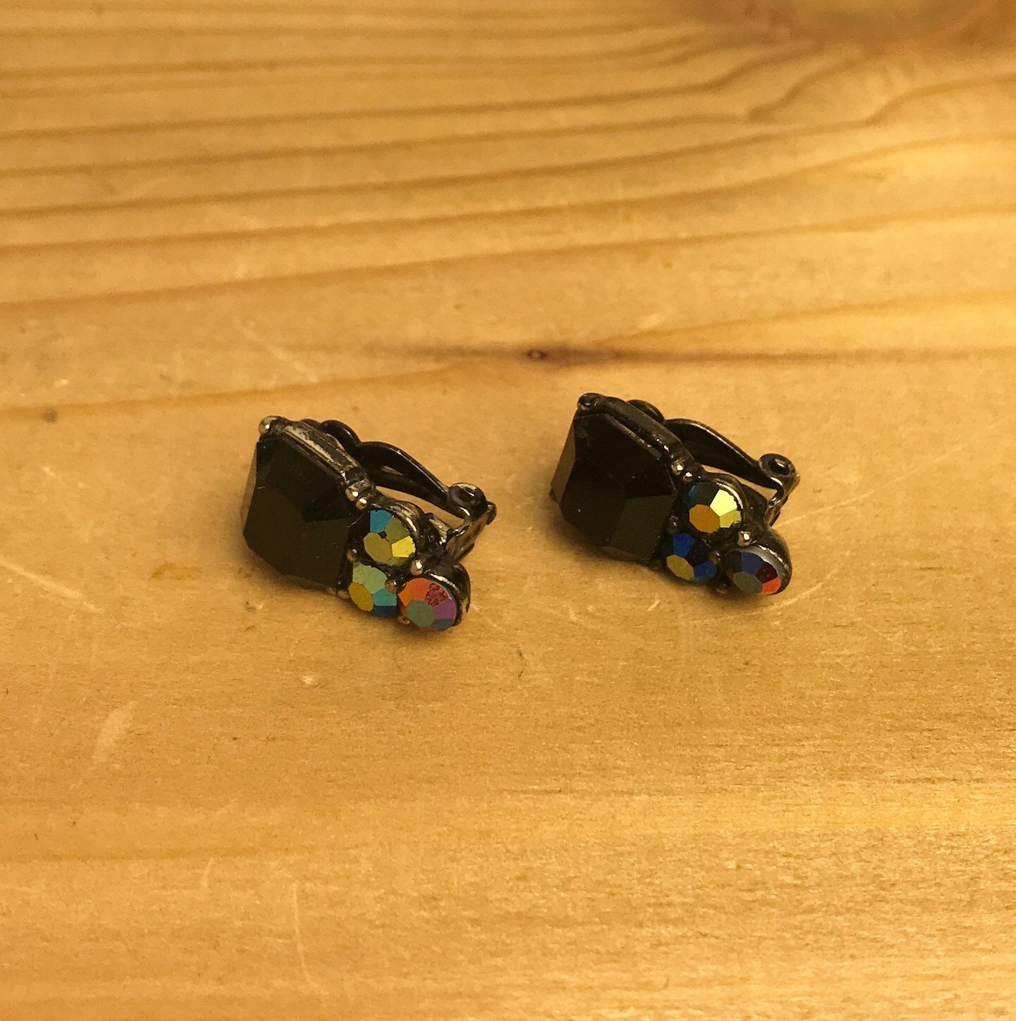 Seltene Signierte Vintage-Ohrringe Mit Strassstein-Ohrringen Seltene Signierte Vintage-Ohrringe Mit Strassstein-Ohrringen von PheonixJewel