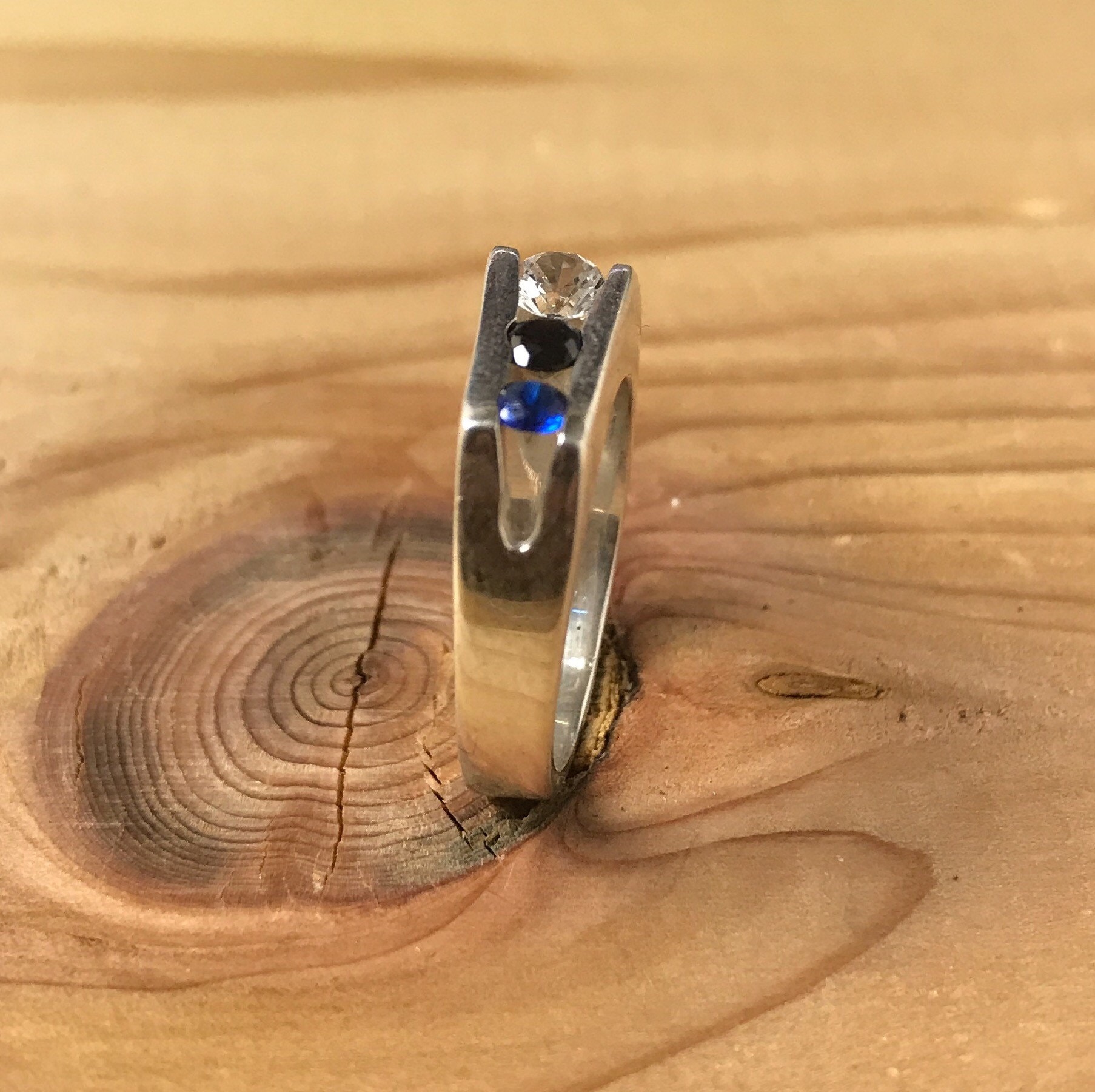 Vintage Modernist Sterling Silber 3 Edelstein Spannring Größe 6, 25 Vintage Modernist Sterling Silber 3 Edelstein Spannring Größe 6, 25 von PheonixJewel